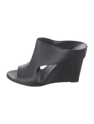 Pre-owned Vince Leather Sandals In Black