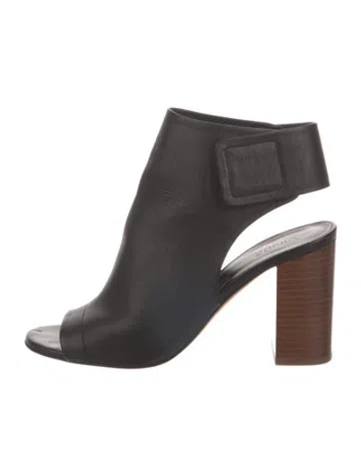 Pre-owned Vince Leather Sandals In Black
