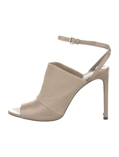Pre-owned Vince Leather Sandals In Neutral