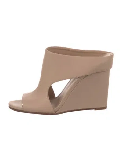 Pre-owned Vince Leather Sandals In Neutrals