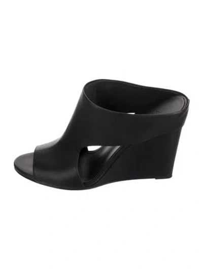 Pre-owned Vince Leather Slides In Black