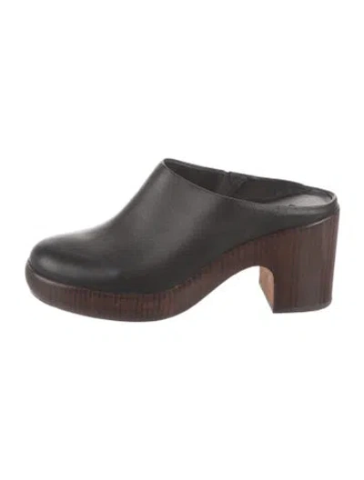 Pre-owned Vince Leather Slides In Black