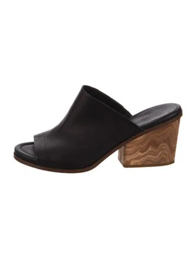 Pre-owned Vince Leather Slides In Black