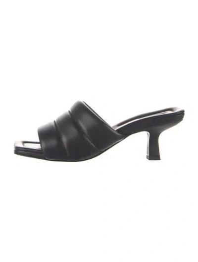 Pre-owned Vince Leather Slides In Black