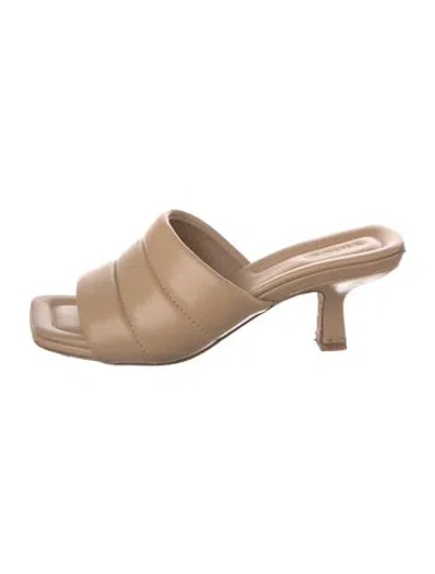 Pre-owned Vince Leather Slides In Neutral
