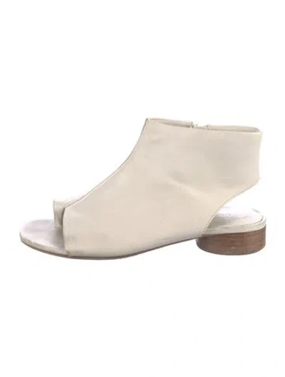 Pre-owned Vince Leather Slides In Neutral