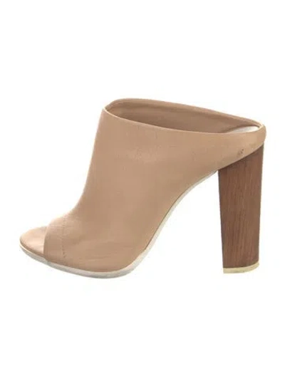Pre-owned Vince Leather Slides In Neutral