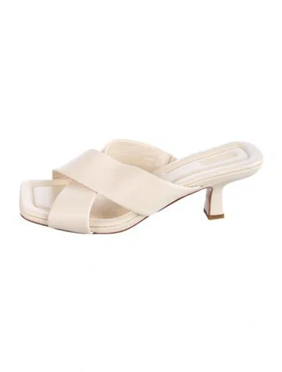 Pre-owned Vince Leather Slides In Neutral
