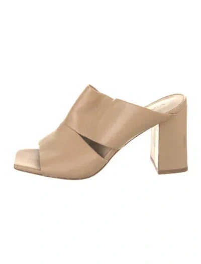 Pre-owned Vince Leather Slides In Neutral