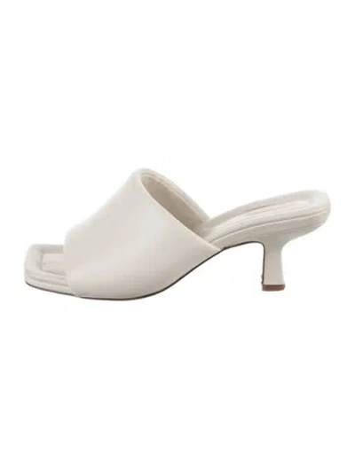 Pre-owned Vince Leather Slides In Neutral