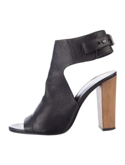 Pre-owned Vince Leather Slingback Sandals In Black