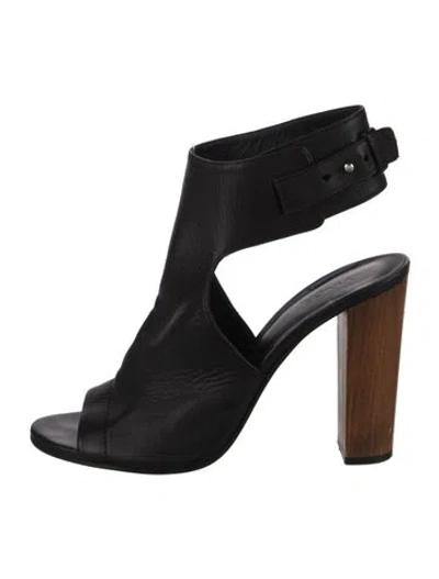 Pre-owned Vince Leather Slingback Sandals In Black