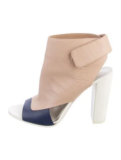 Pre-owned Vince Leather Slingback Sandals In Neutral