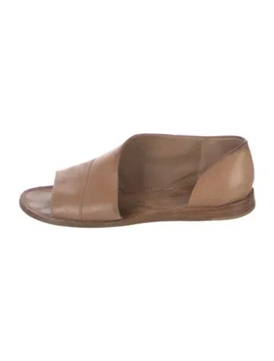 Pre-owned Vince Leather Slippers In Neutral