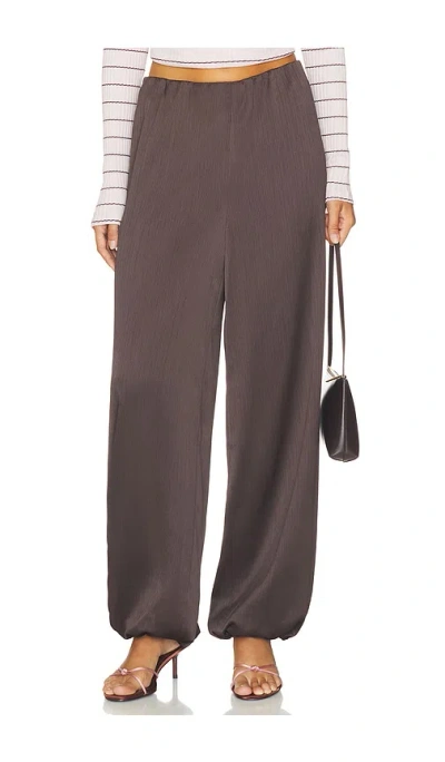 Vince Mid Waist Plisse Crinkle Pant In Gray