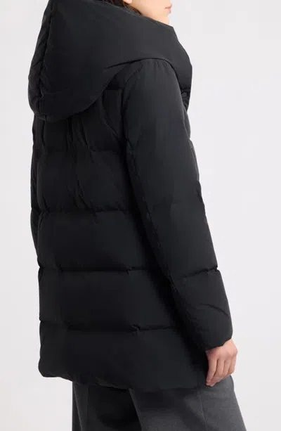 Vince Pillow Collar Down Puffer Coat In Black