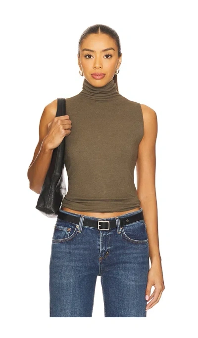 Vince Sleeveless Turtleneck Top In Green
