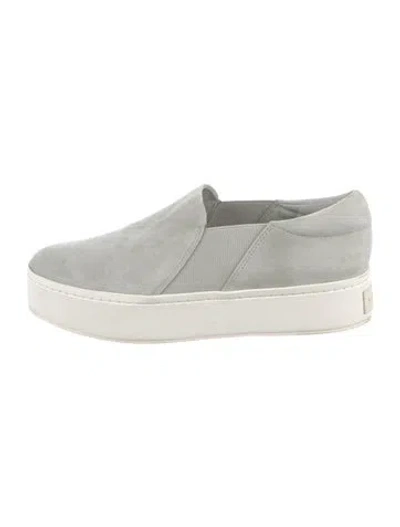 Pre-owned Vince Suede Loafers In White