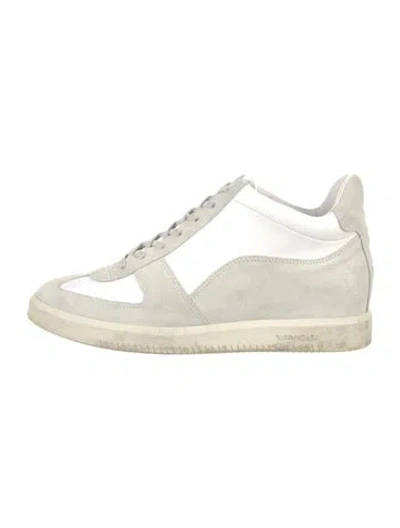 Pre-owned Vince Suede Sneakers In White