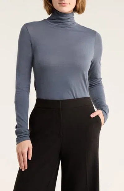 Vince Turtleneck Long Sleeve Top In Gray