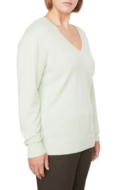 Vince Weekend V-neck Cashmere Sweater In Verdite