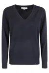 Vince Cashmere V-neck Pullover With Ribbed Edges In Cbl Coastal