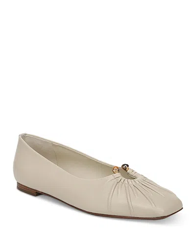 Vince Dany Leather Flat In Neutral