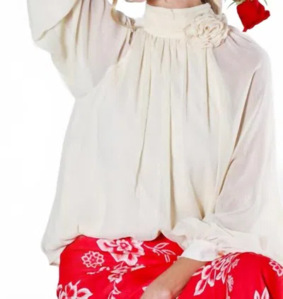 Vine & Love Coming Up Roses Top In Cream In White