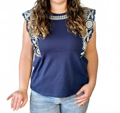 Vine & Love Detailed Diva Top In Navy/white In Blue