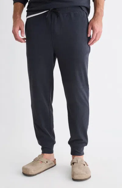 Vineyard Vines Calmwater Joggers In Blue