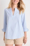Vineyard Vines Harbor Savannah Stripe Seersucker Performance Popover Top In Seersucker-jake Blue