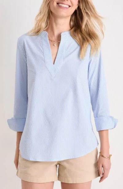 Vineyard Vines Harbor Savannah Stripe Seersucker Performance Popover Top In Seersucker-jake Blue