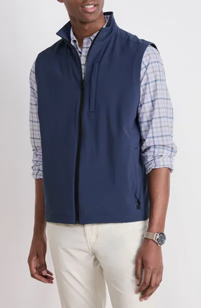 Vineyard Vines The On-the-go Mariner Water Resistant Vest In Nautical Navy