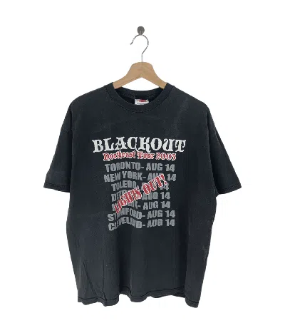 Pre-owned Vintage '03 (disaster) Us Blackout Tour Very Tee