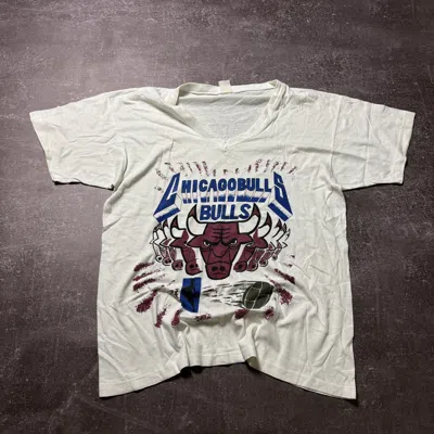 Pre-owned Vintage Chicago Bulls Single Stitch V-neck 90's T-shirt In White