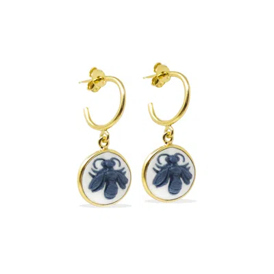Vintouch Italy Women's Gold Queen Bee Cameo Mini Hoop Earrings