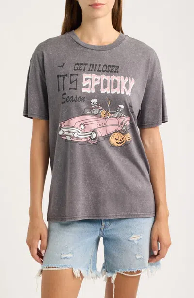 Vinyl Icons Spooky Season Graphic T-shirt In Blackened Pearl