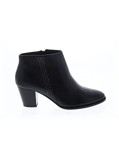 Pre-owned Vionic Ankle Boots In Black