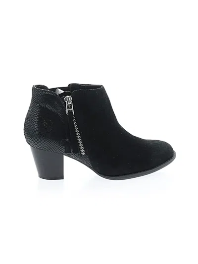 Pre-owned Vionic Ankle Boots In Black