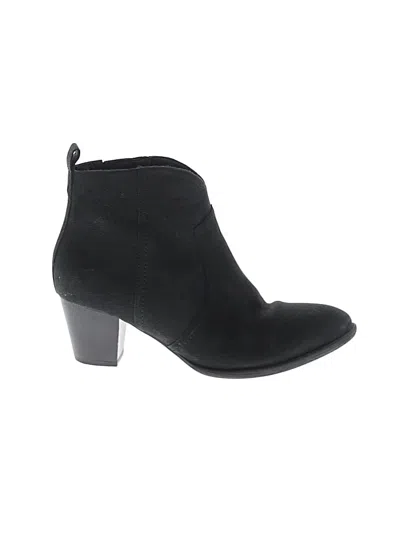Pre-owned Vionic Ankle Boots In Black