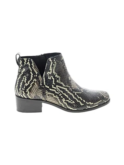 Pre-owned Vionic Ankle Boots In Black