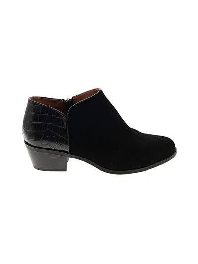 Pre-owned Vionic Ankle Boots In Black