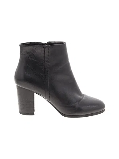 Pre-owned Vionic Ankle Boots In Black