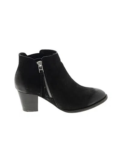 Pre-owned Vionic Ankle Boots In Black