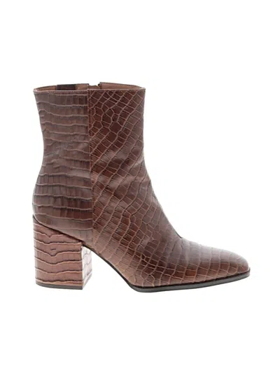 Pre-owned Vionic Ankle Boots In Brown