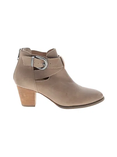 Pre-owned Vionic Ankle Boots In Tan