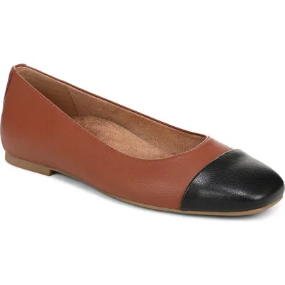 Vionic Hollen Cap Toe Ballet Flat In Brown