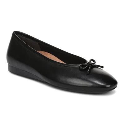 Vionic Larissa Wedge Flat In Black
