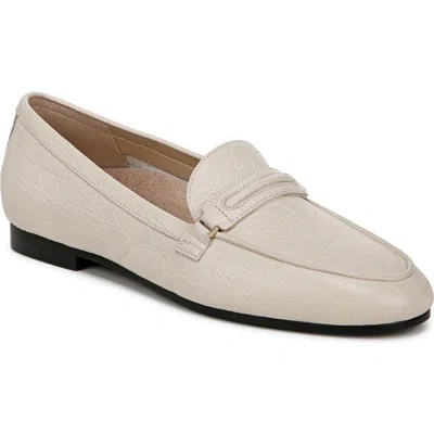 Vionic Newport Loafer In Cream