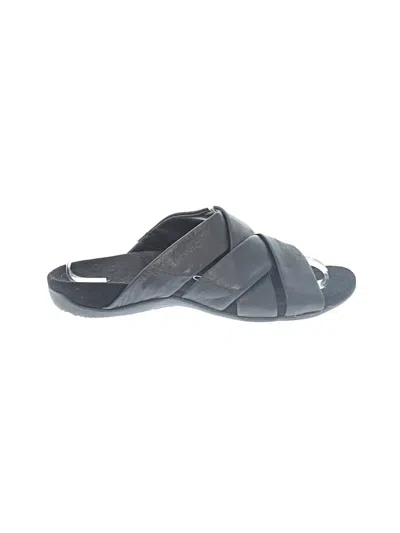 Pre-owned Vionic Sandals In Gray